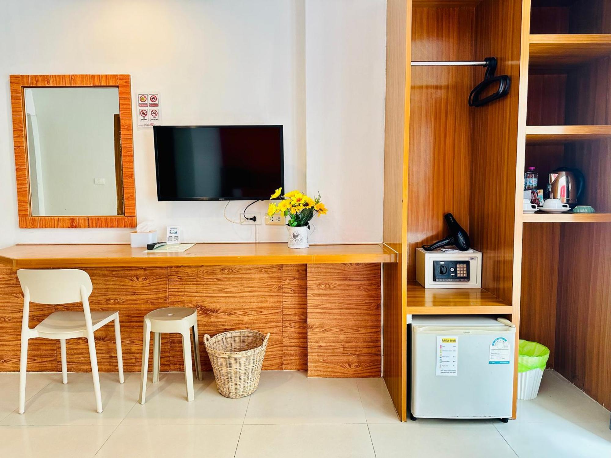 Pj Patong Resortel Exteriör bild