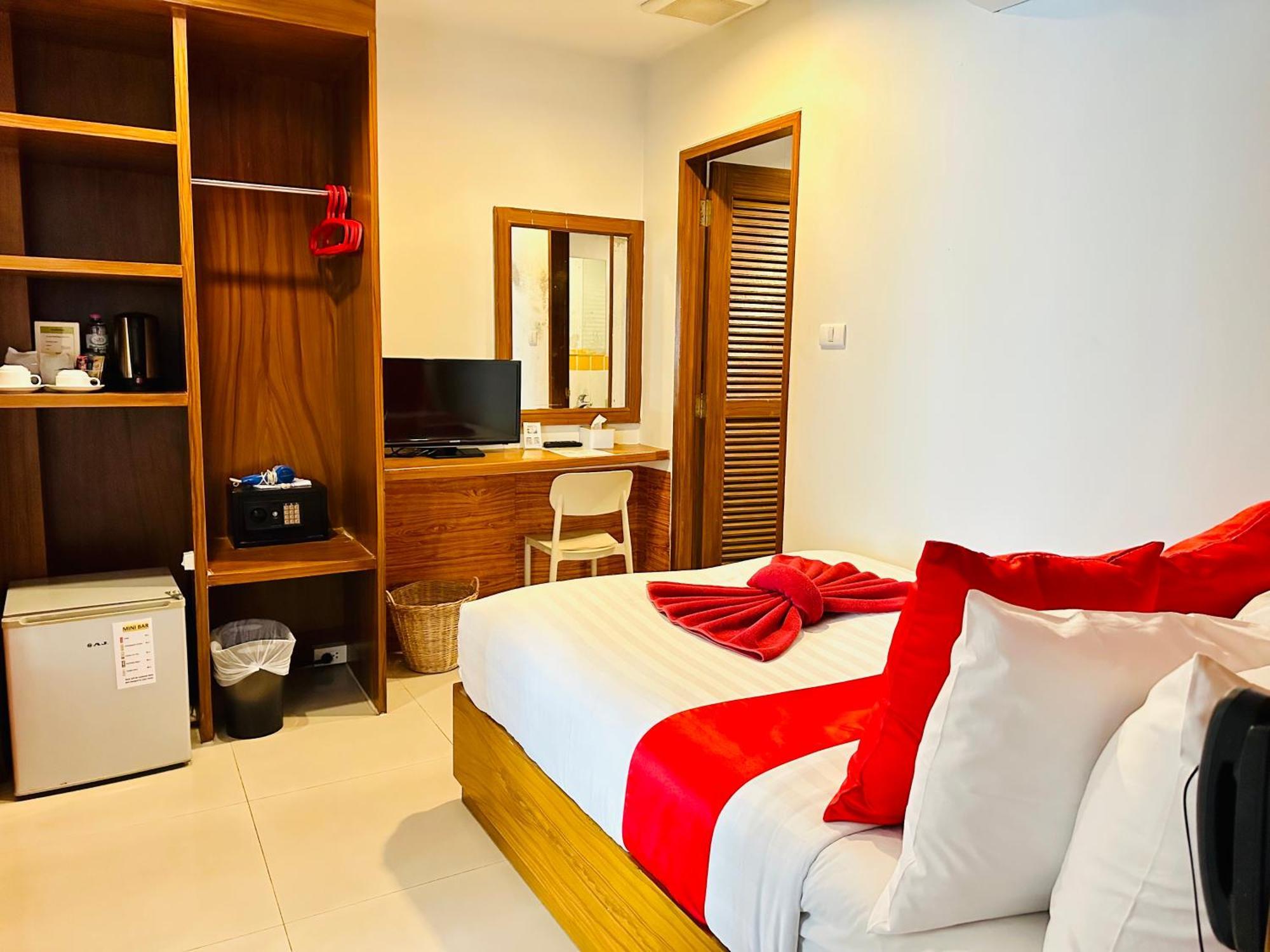 Pj Patong Resortel Exteriör bild