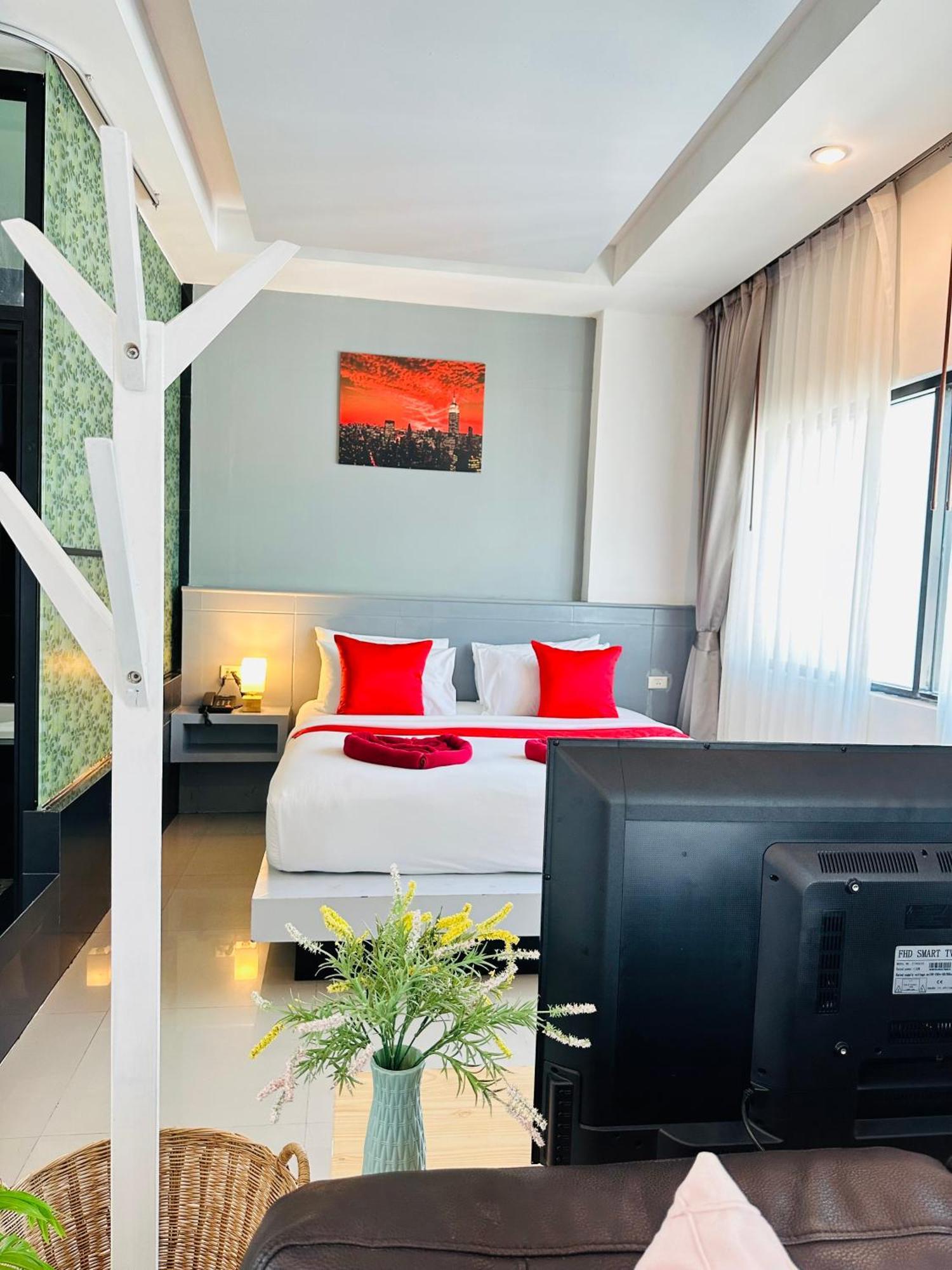 Pj Patong Resortel Exteriör bild
