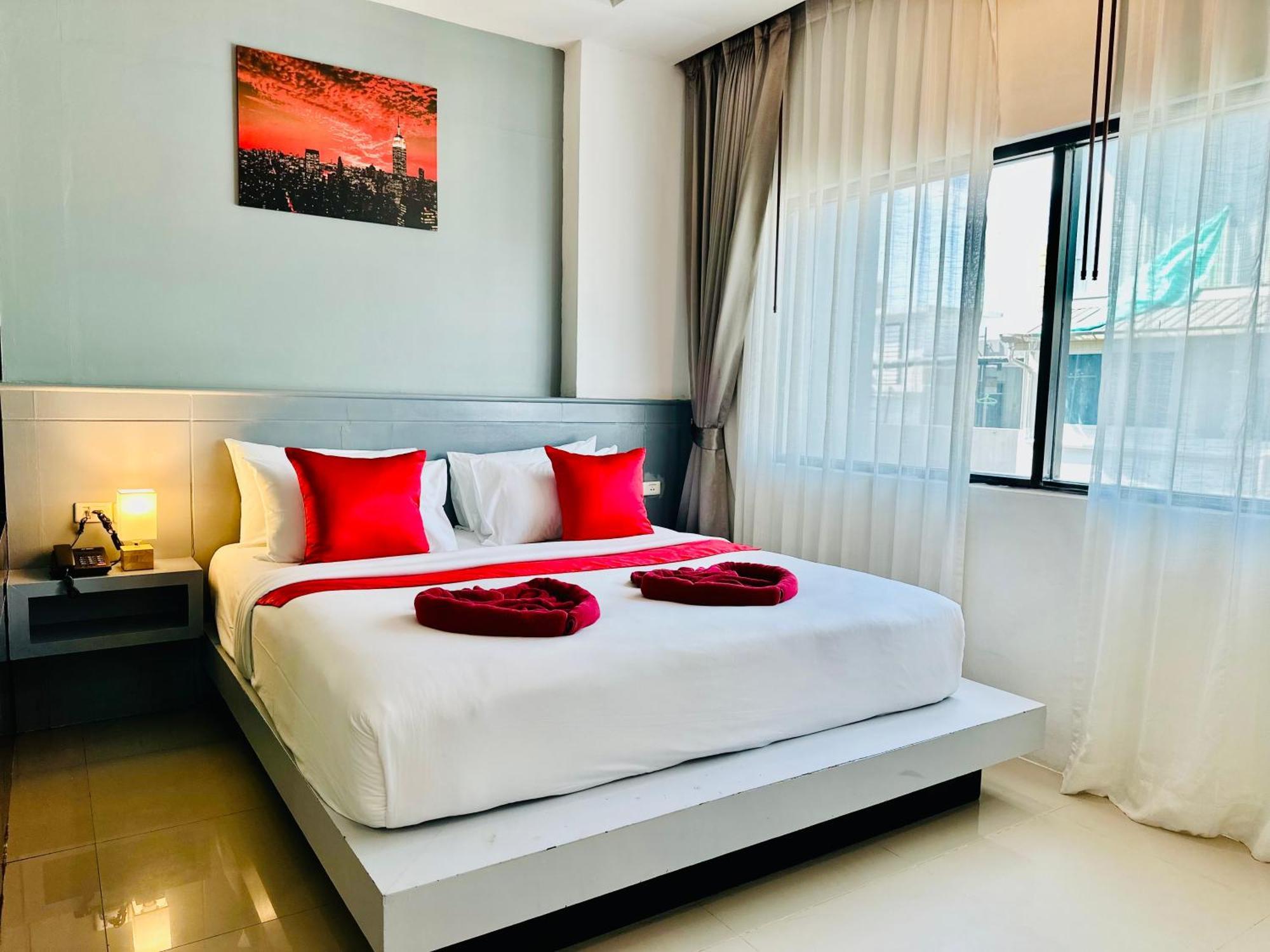 Pj Patong Resortel Exteriör bild